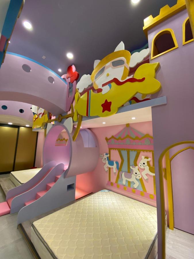 Fun Holiday Family Hostel Đài Nam Ngoại thất bức ảnh