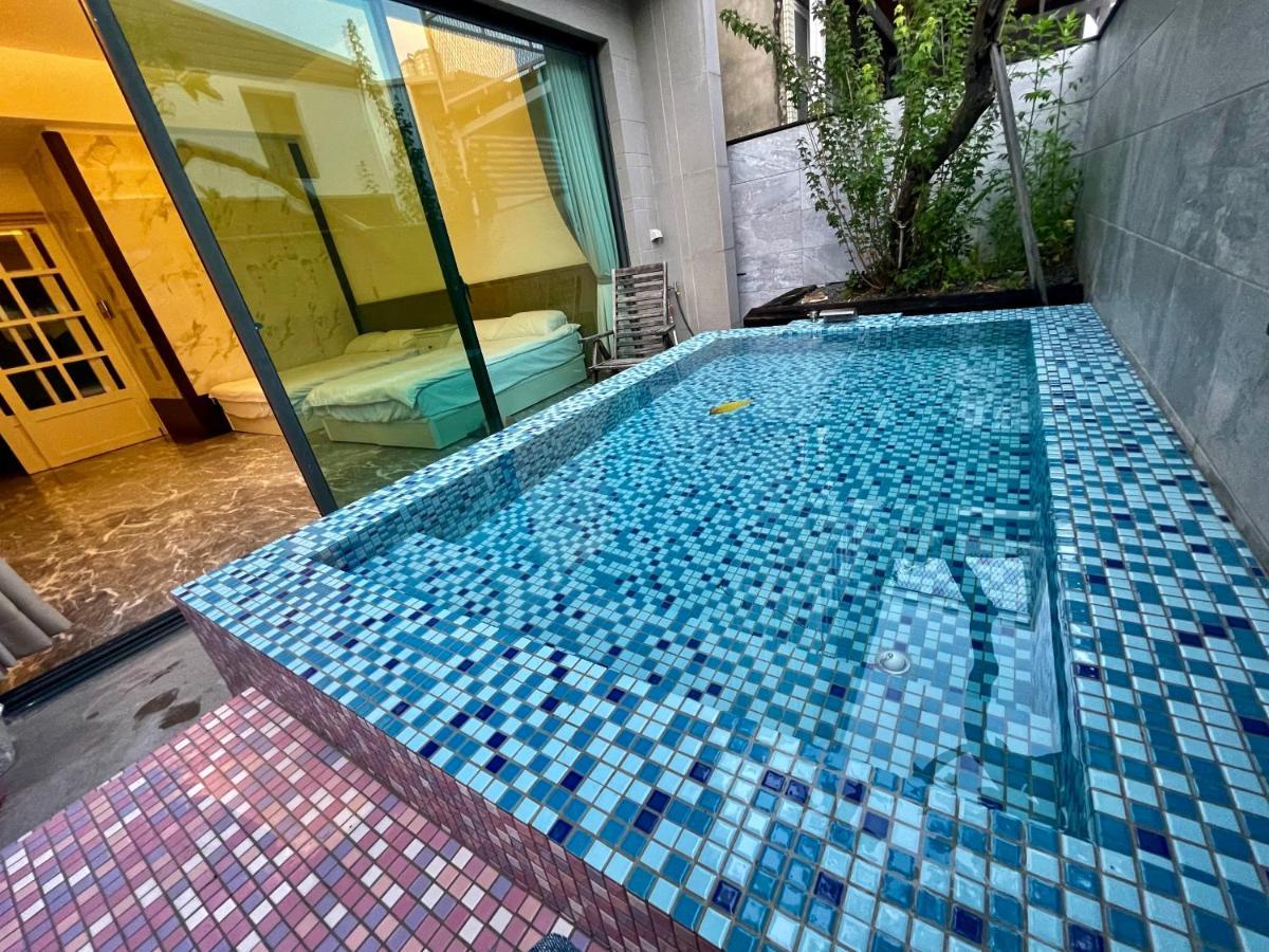 Fun Holiday Family Hostel Đài Nam Ngoại thất bức ảnh
