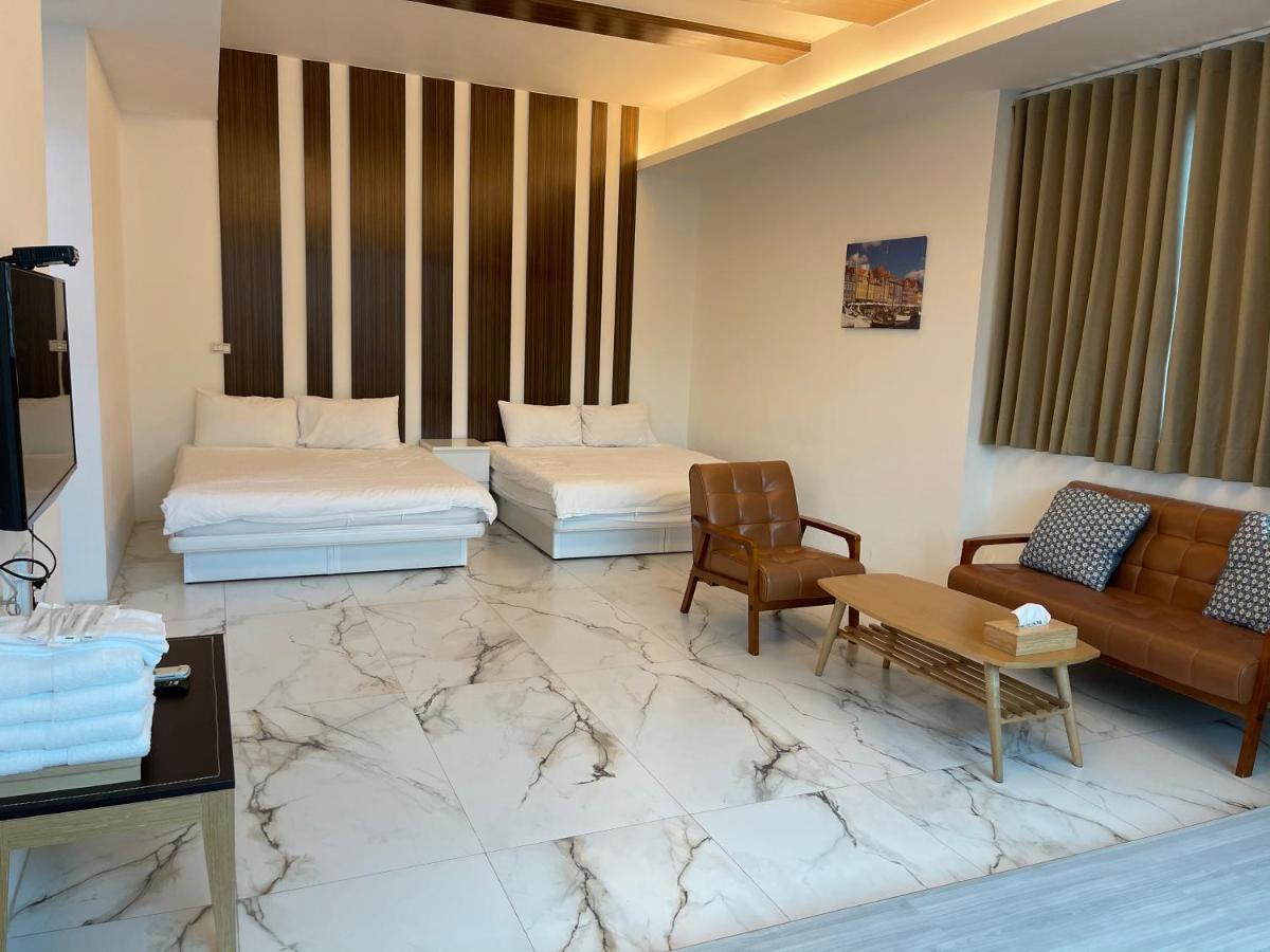 Fun Holiday Family Hostel Đài Nam Ngoại thất bức ảnh