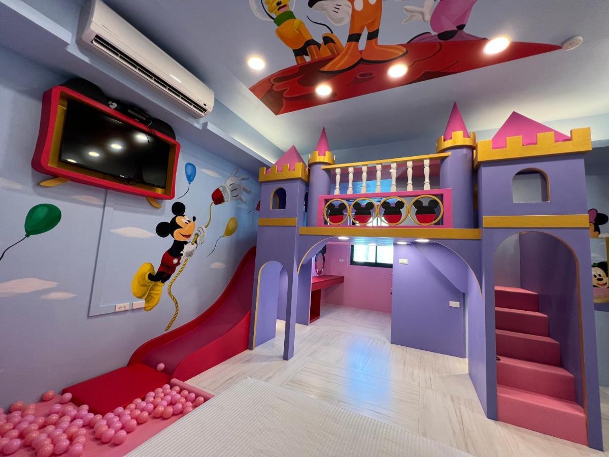 Fun Holiday Family Hostel Đài Nam Ngoại thất bức ảnh
