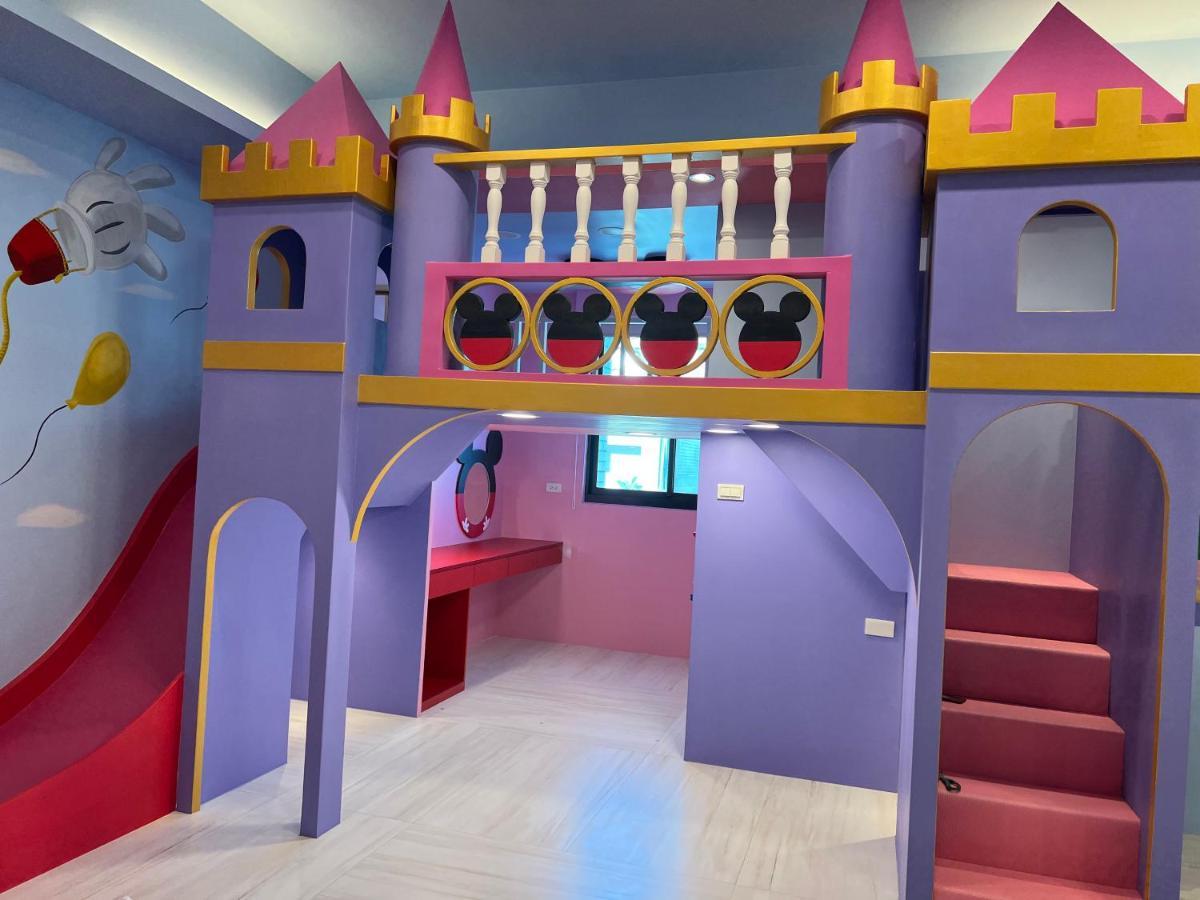 Fun Holiday Family Hostel Đài Nam Ngoại thất bức ảnh