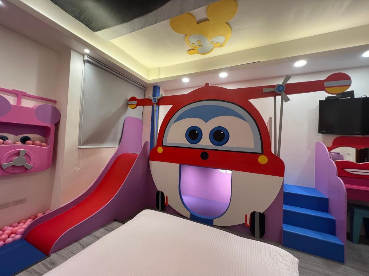 Fun Holiday Family Hostel Đài Nam Ngoại thất bức ảnh