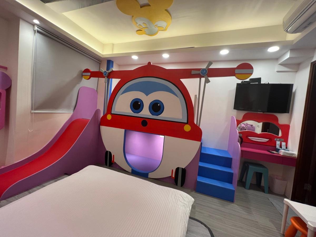 Fun Holiday Family Hostel Đài Nam Ngoại thất bức ảnh