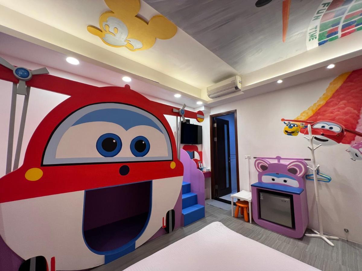 Fun Holiday Family Hostel Đài Nam Ngoại thất bức ảnh