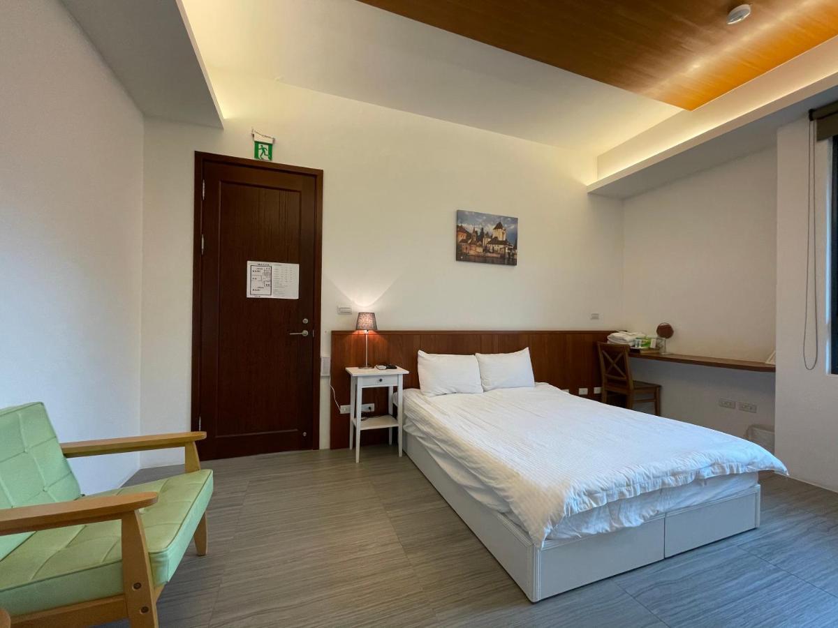Fun Holiday Family Hostel Đài Nam Ngoại thất bức ảnh